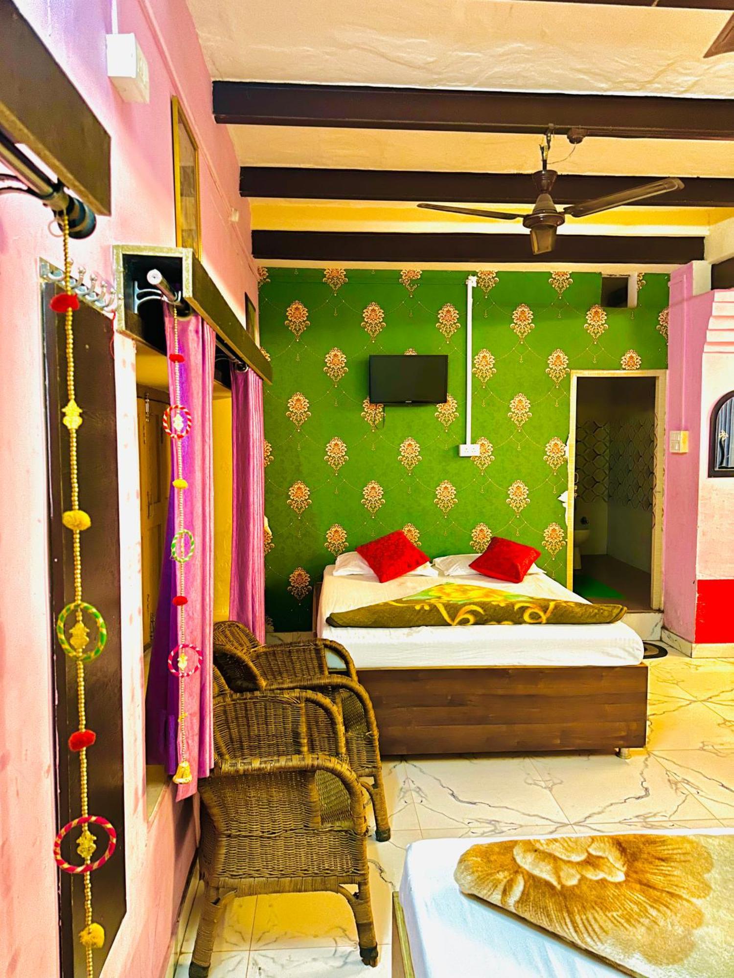 Home Stay Suraj Inn Варанасі Екстер'єр фото