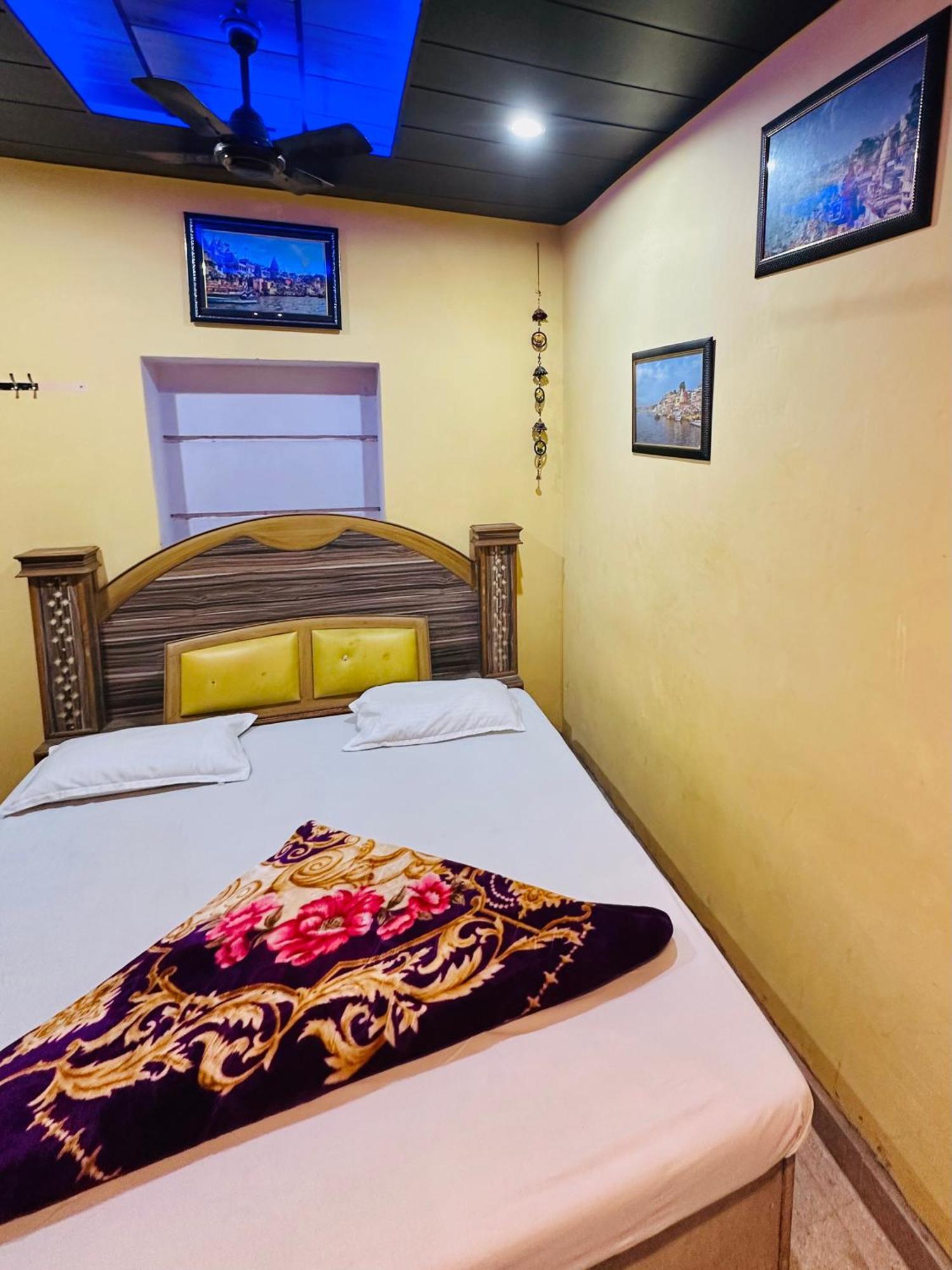Home Stay Suraj Inn Варанасі Екстер'єр фото