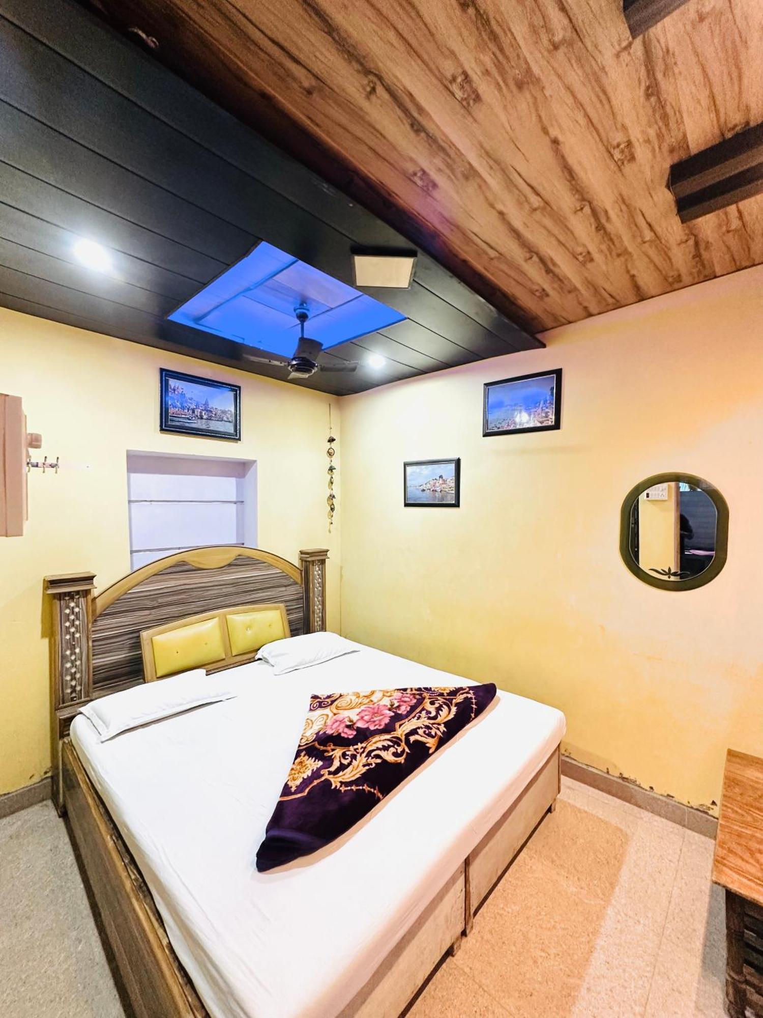 Home Stay Suraj Inn Варанасі Екстер'єр фото